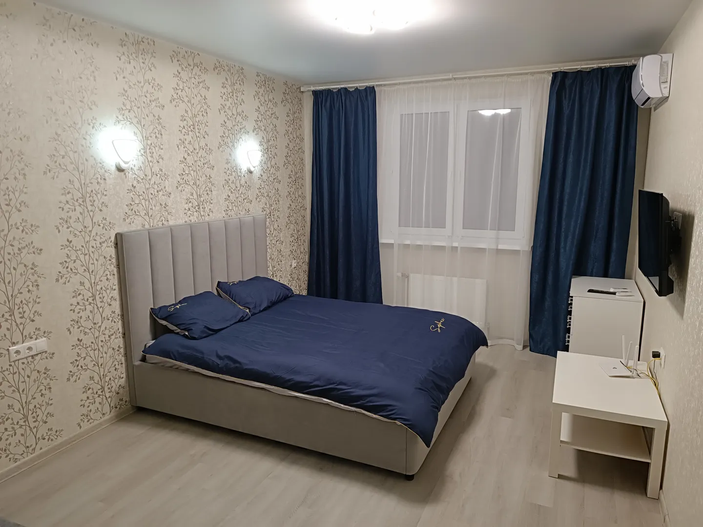 Двухспальная кровать 