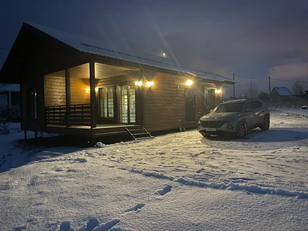 Новый современный коттедж рядом с озером