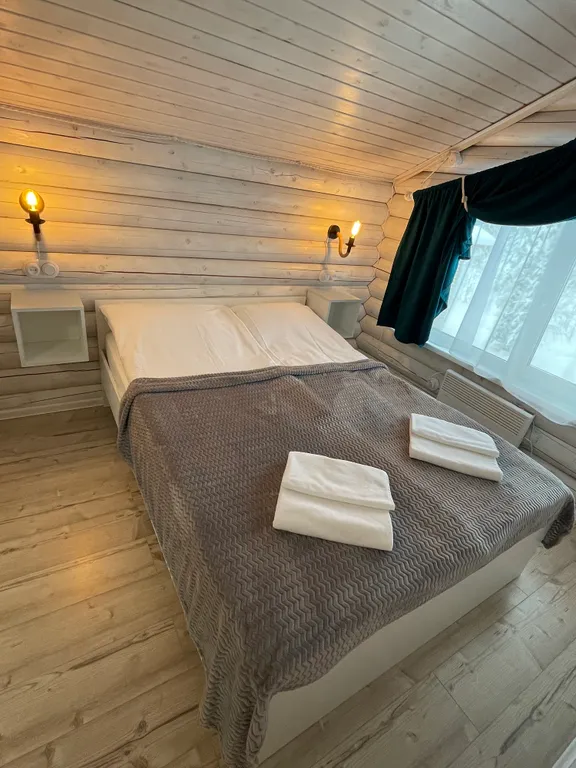 Уютный дом из бревна с 2мя отдельными спальнями