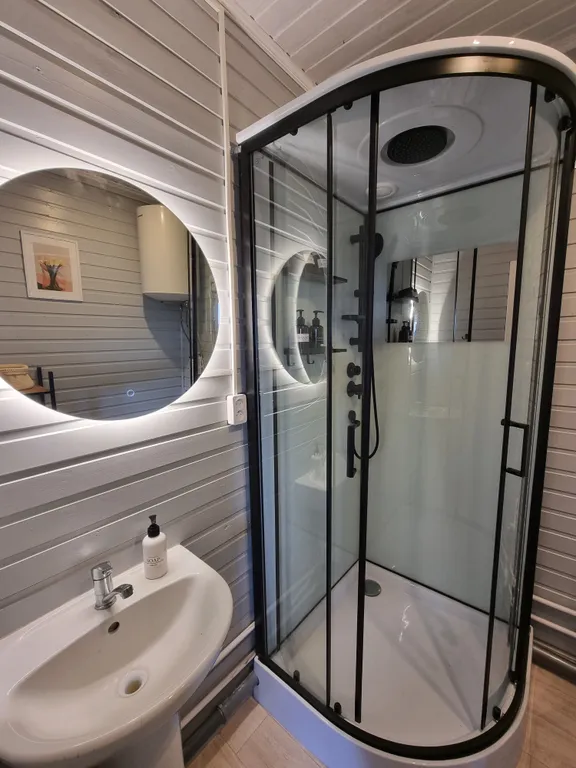 Просторный домик вблизи леса с баней