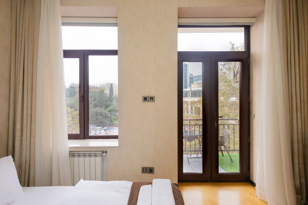 2 спальни + гостиная, прямой балкон с видом на гору Таргова