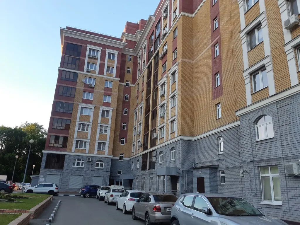 Светлая квартира в прекрасном районе в 10 минутах от центра и аэропорта