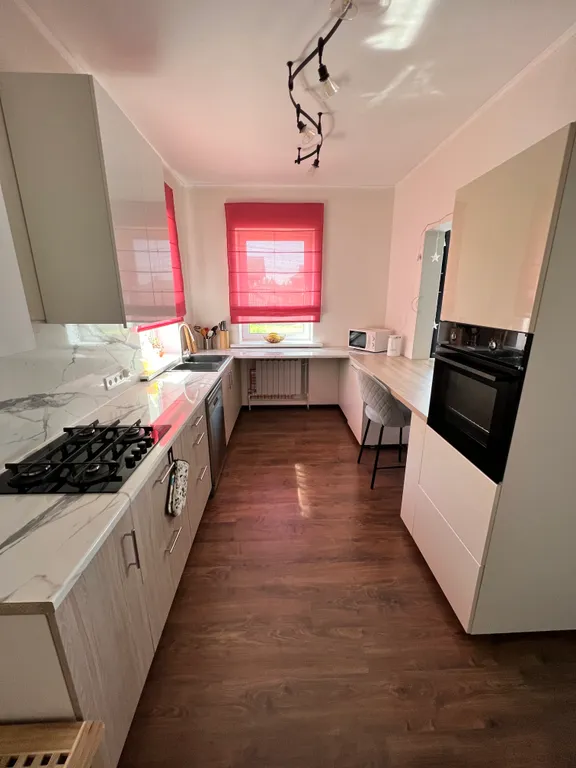 Большой коттедж с камином на просторном участке по Новой Риге