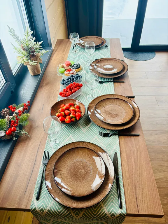 Уютный домик у леса с камином и панорамными окнами