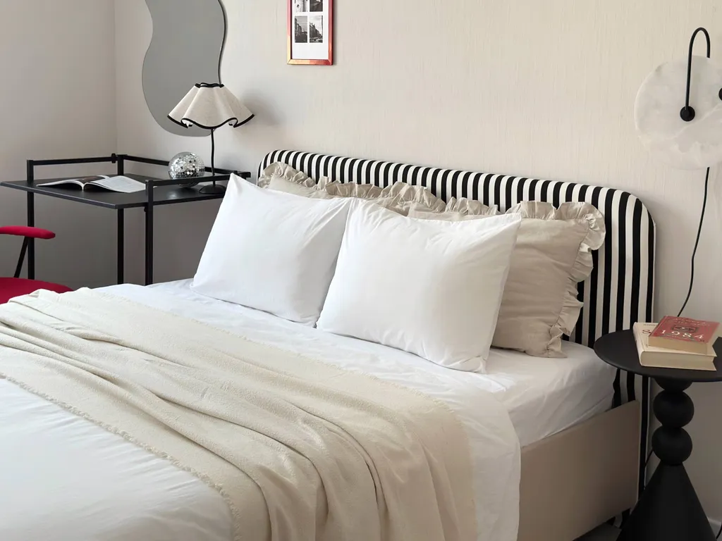 Стильная квартира в доме у озера