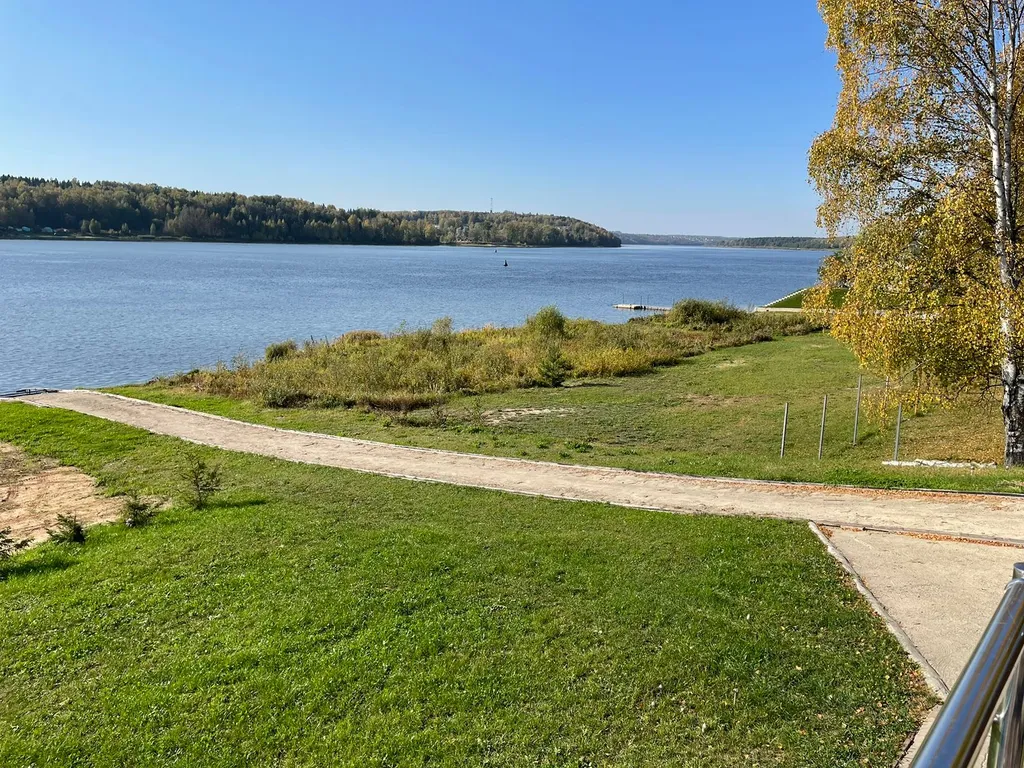 Дом на берегу реки Волга