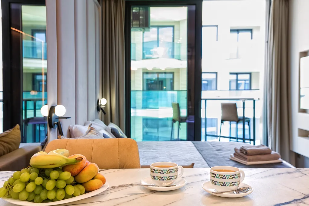 Дизайнерская студия с террасой с видом на море и свой пляж