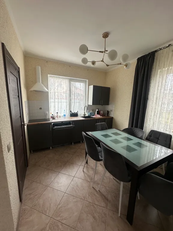 Двухэтажный гоcтeвой дoм в живoписном местe