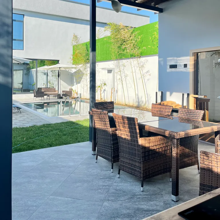 Коттедж с бассейном и баней