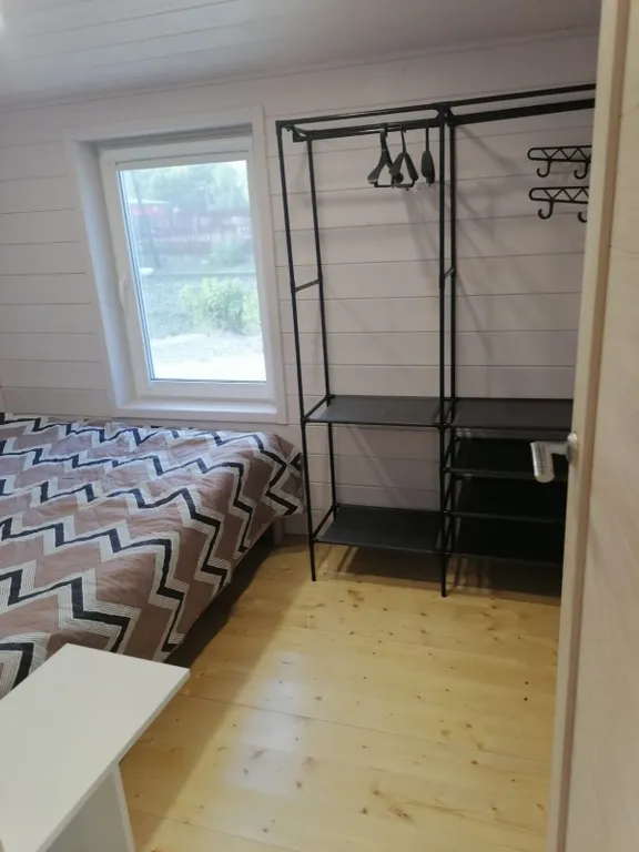 Уютный домик у реки