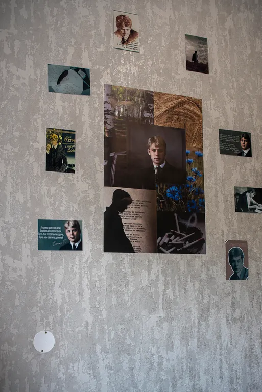 Центрее не бывает! Сразу за памятником ленина в стиле есенинская русь