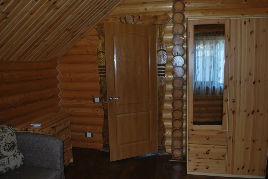 Деревянный сруб на Западном побережье Крыма