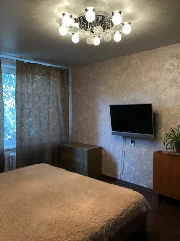 Чистая, уютная двухкомнатная квартира — аренда посуточно в Нижнекамск