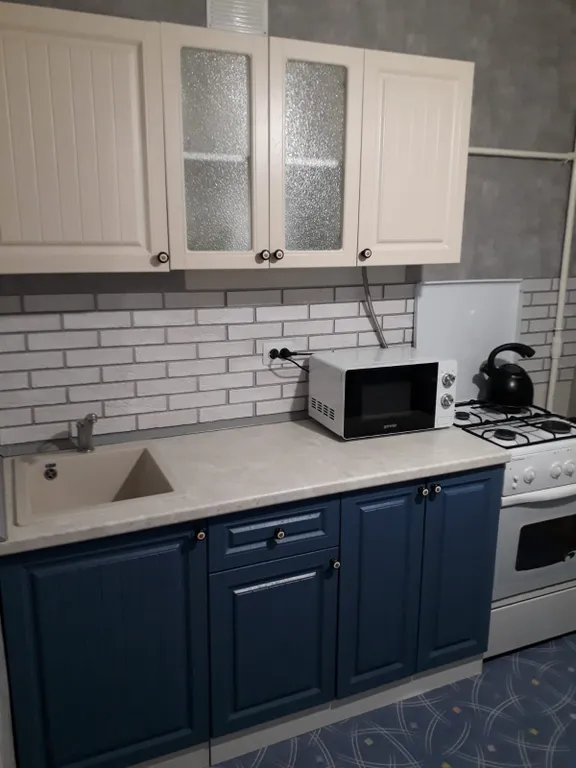 Уютный зелёный двор, окна на 2 стороны