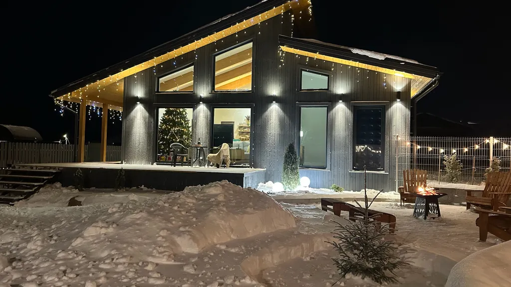 Коттедж Уютный загородный дом у живописного озера, с шикарной новогодней елкой — Санкт-Петербург