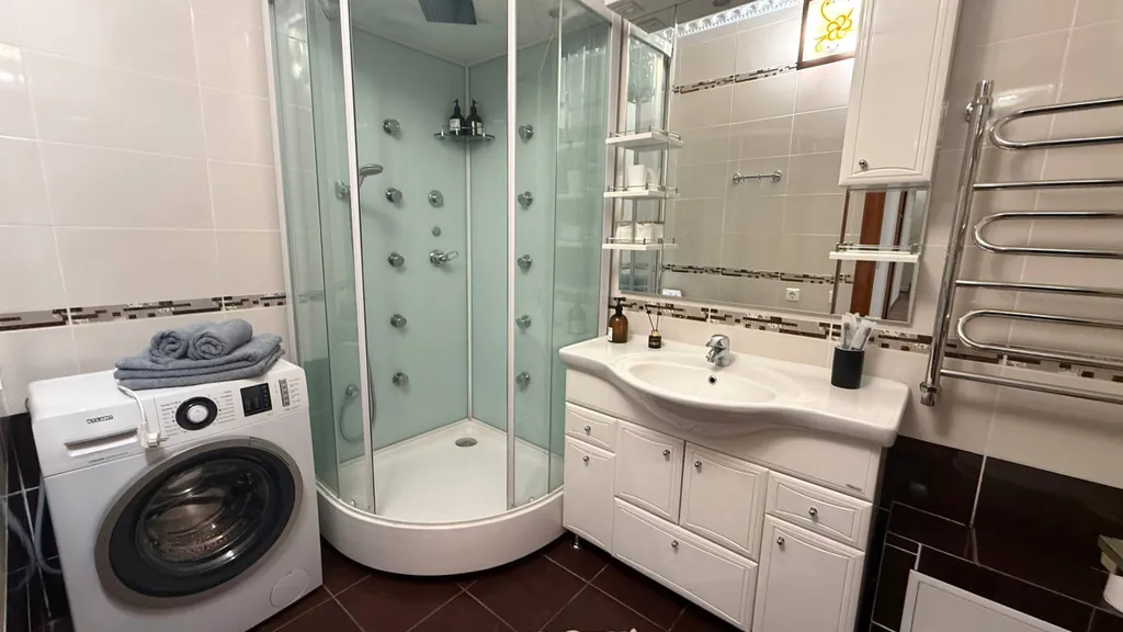 Семейная 2-комнатная квартира с детской кроваткой