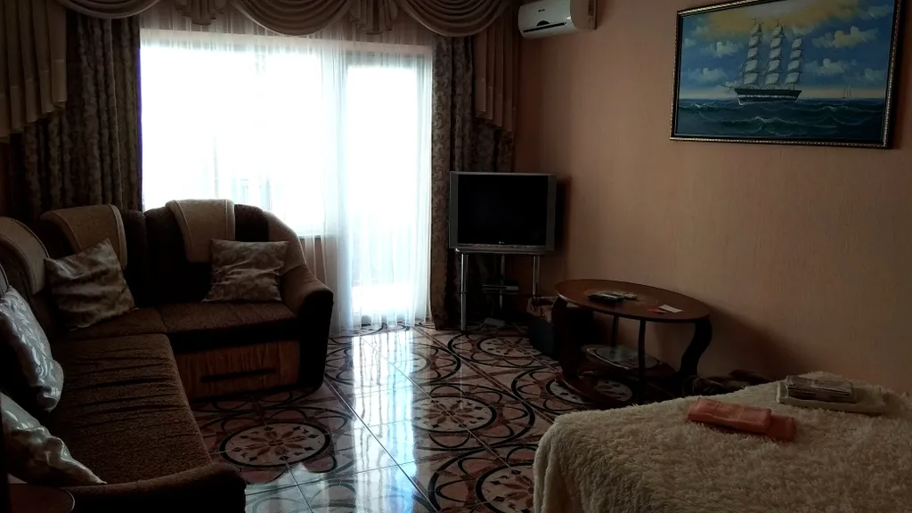 Комната с балконом рядом с морем