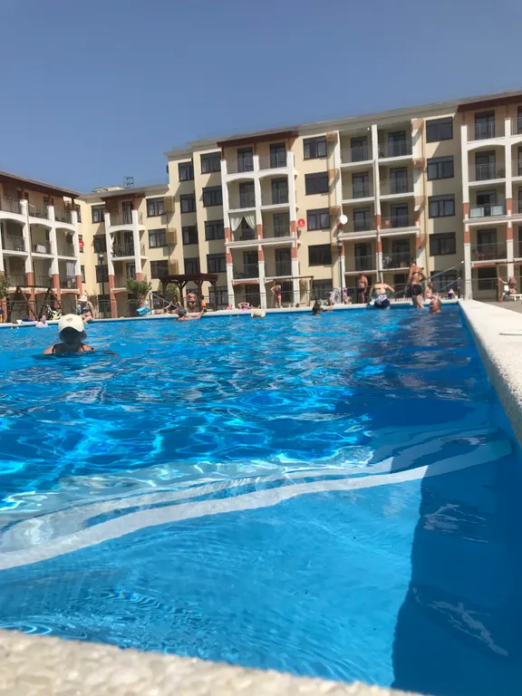 Уютная студия с видом на бассейн