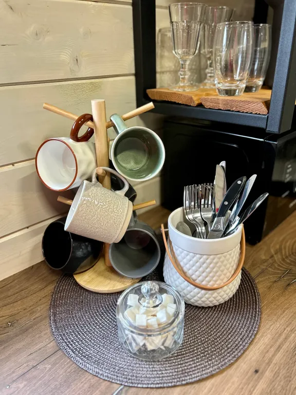 Дом с чаном на берегу реки