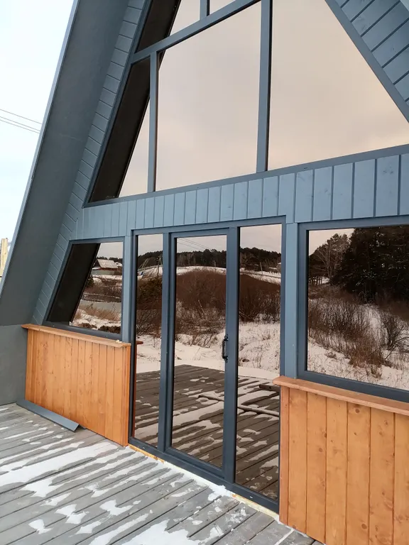 Коттедж Дом у живописного леса, на берегу ручья. — Ушакова