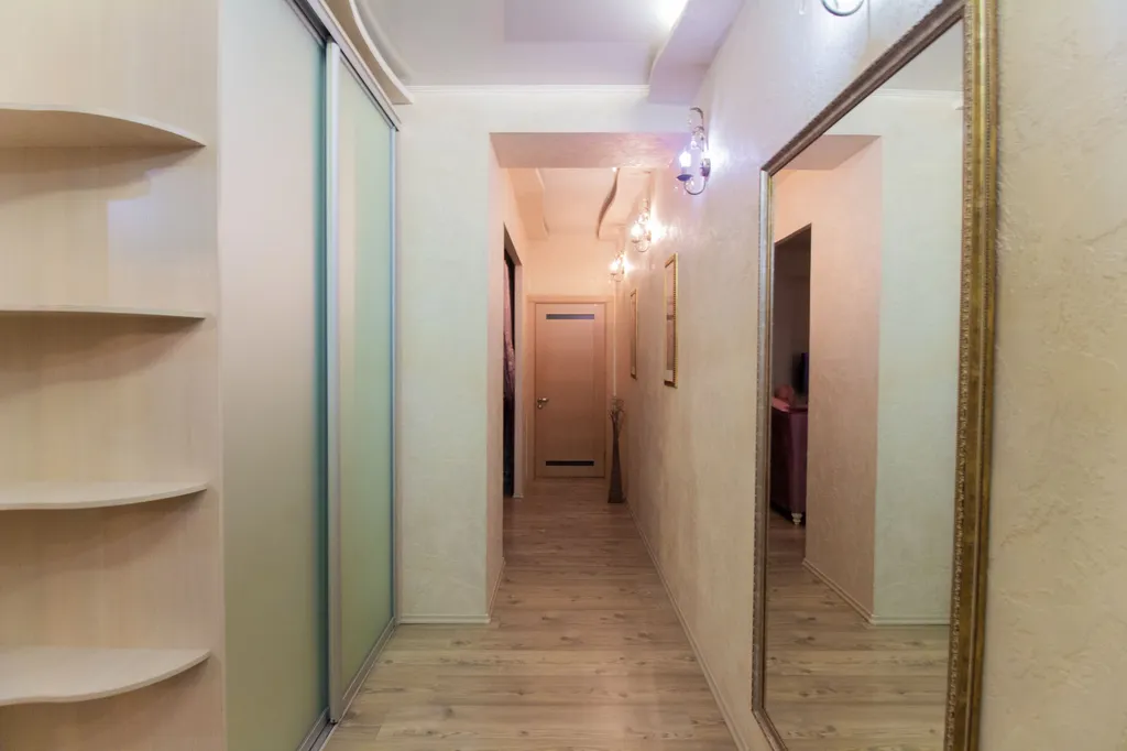 Красивая большая двухкомнатная квартира в микрорайоне Красный Камень