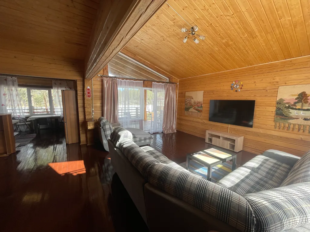 Большой уютный деревянный коттедж на самом берегу Ладожских шхер