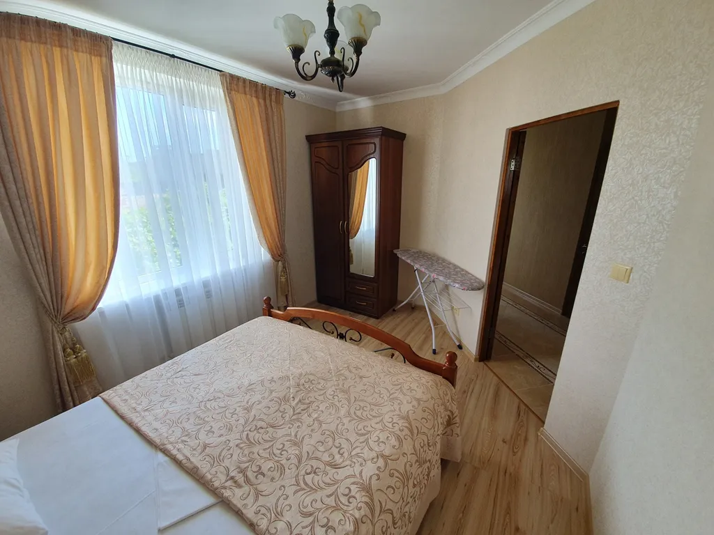 Жилье со своей кухней в частном секторе возле кинотеатра ракета