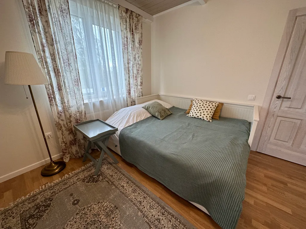 Двухуровневая квартира с 3 спальнями в частном доме