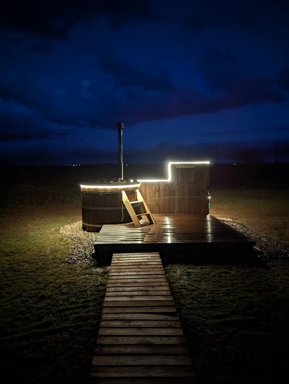 Дом с баней и горячей купелью на озере