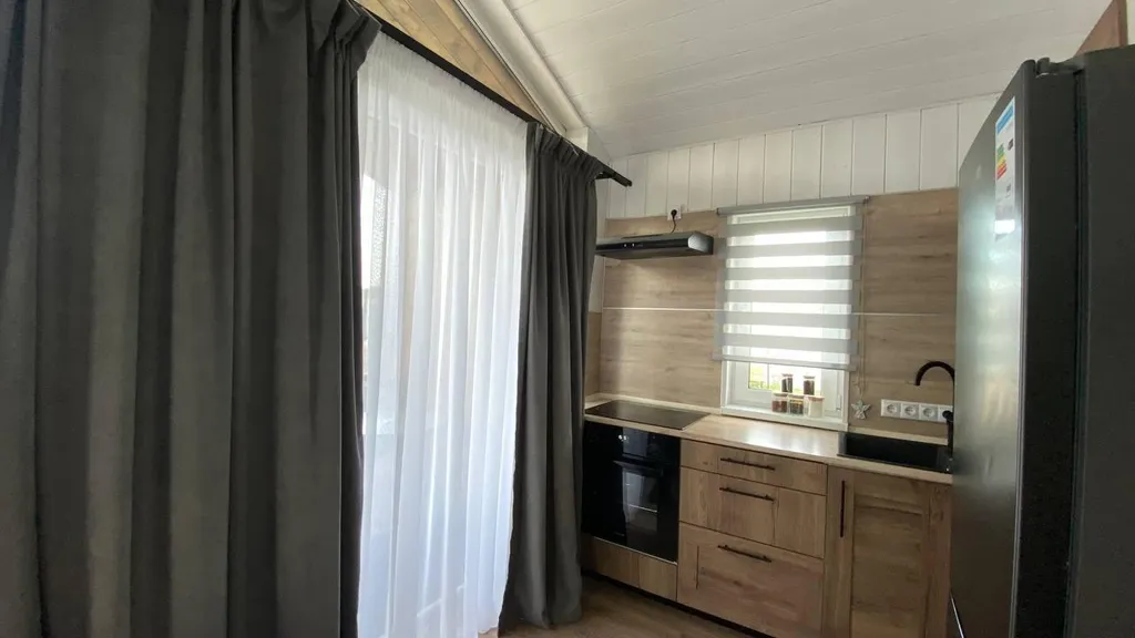 Новый стильный дом с камином