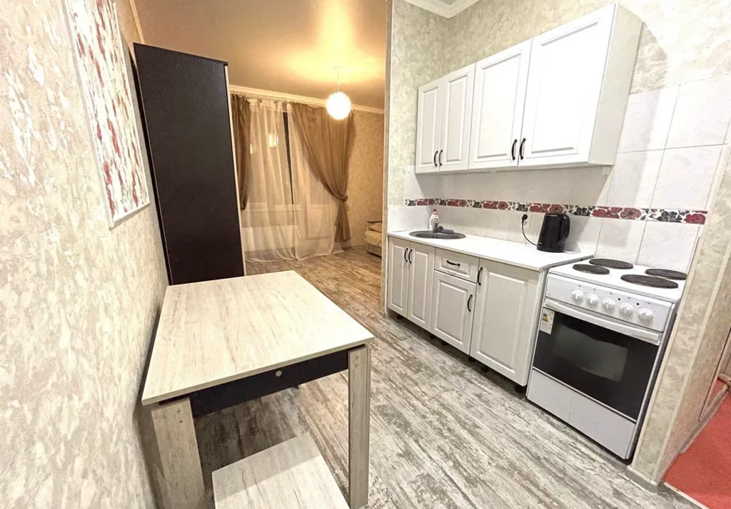 Квартира с ремонтом, кровать + диван