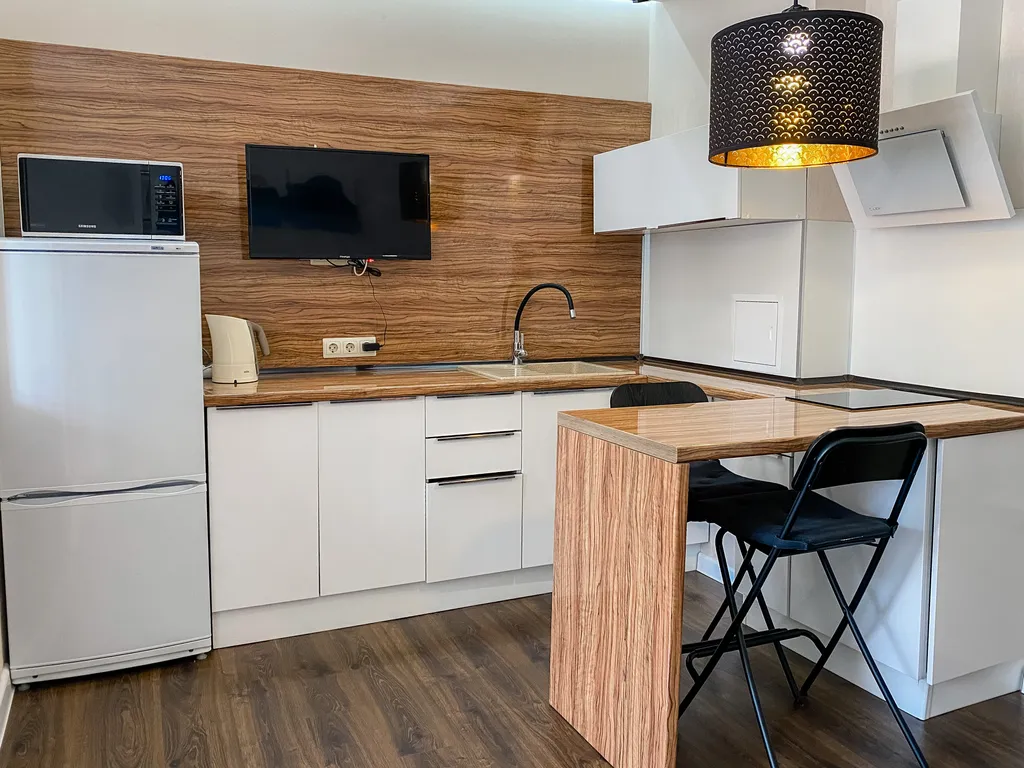 Студия с панорамным видом на центральной улице