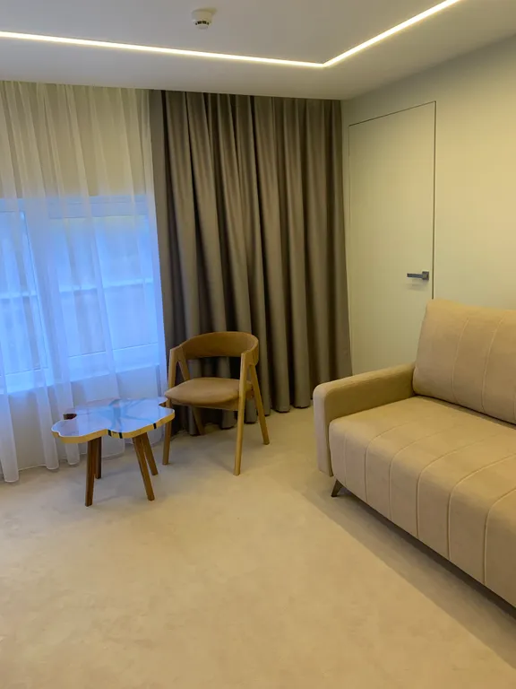 Двухместный,двухкомнатный номер Джуниор Сюит с одной общей кроватью