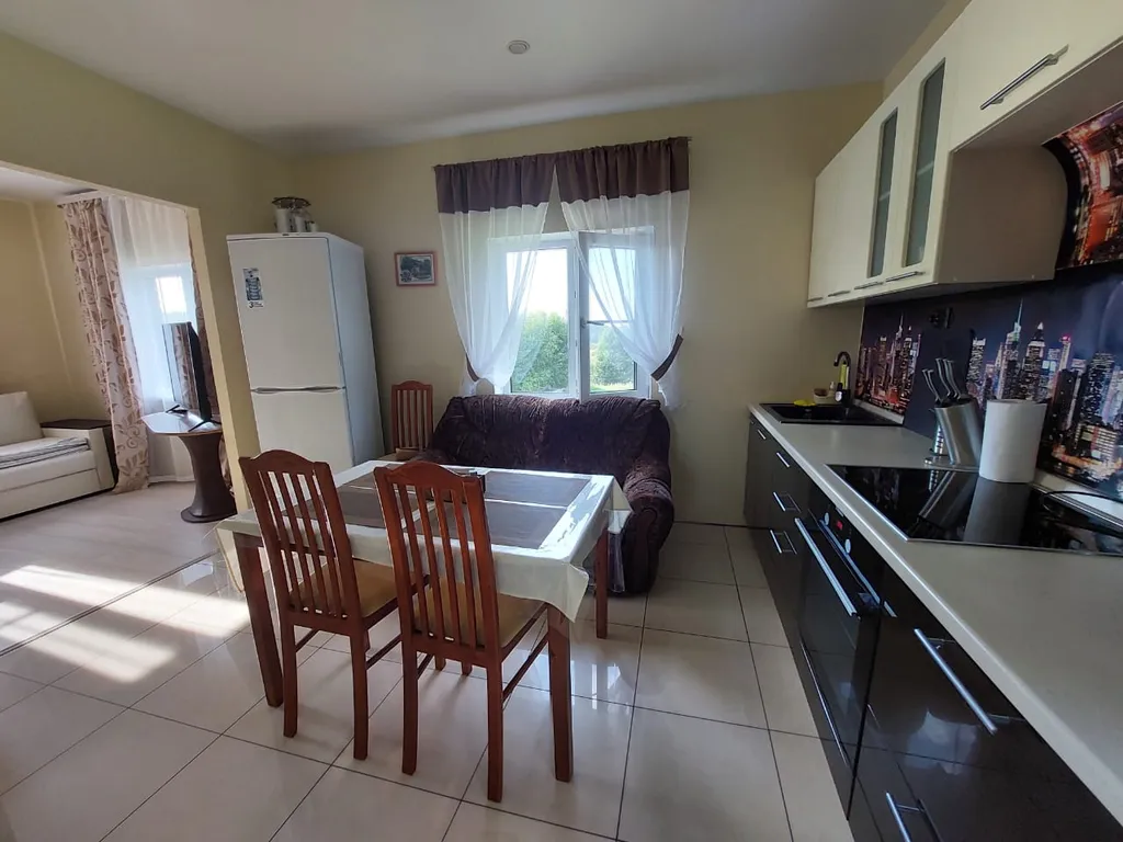 Уютный домик у леса