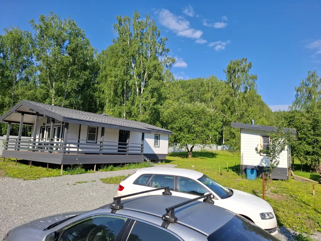 Дом в лесу с большой террасой