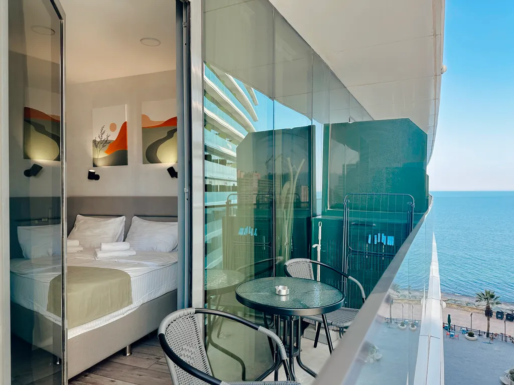 Апартаменты с отдельной спальней на берегу моря