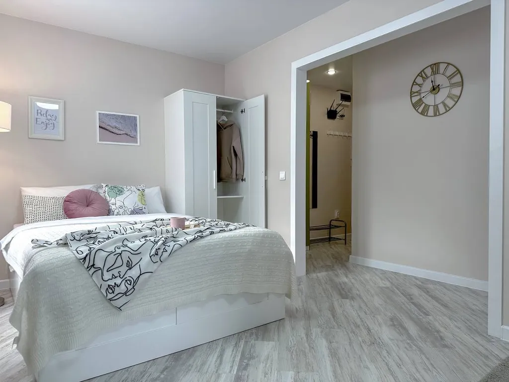 Квартира комфорт рядом с НГУ с видом на лес