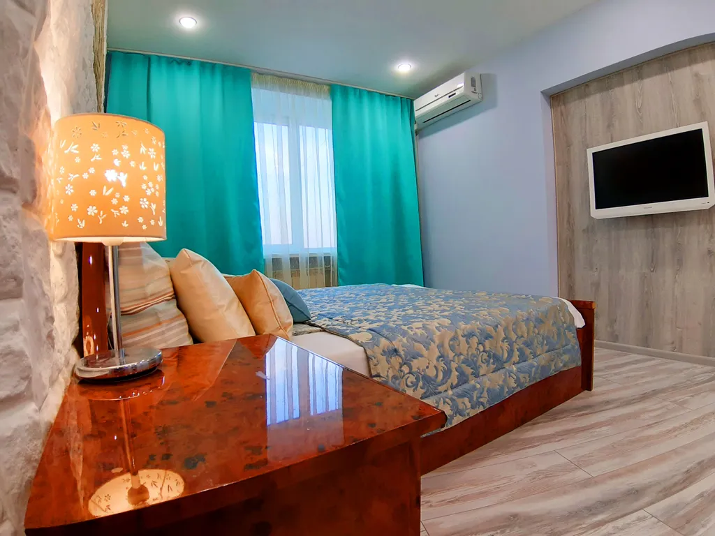 Эксклюзивные евро-апартаменты с сауной на площади Революции