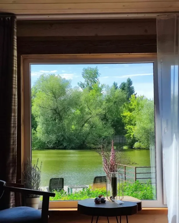 Дом на берегу озера