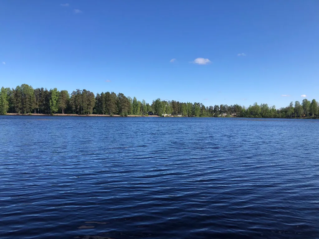 Коттедж 4+2 с сауной на берегу медного озера