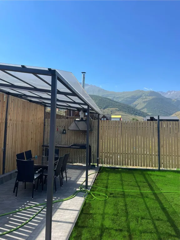 Уютный дом с видом на горы в Верхнем Фиагдоне