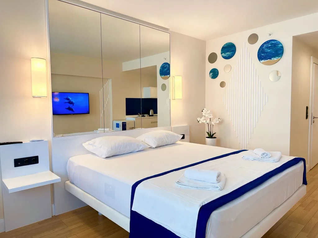 Романтичная и чистая студия с видом на море