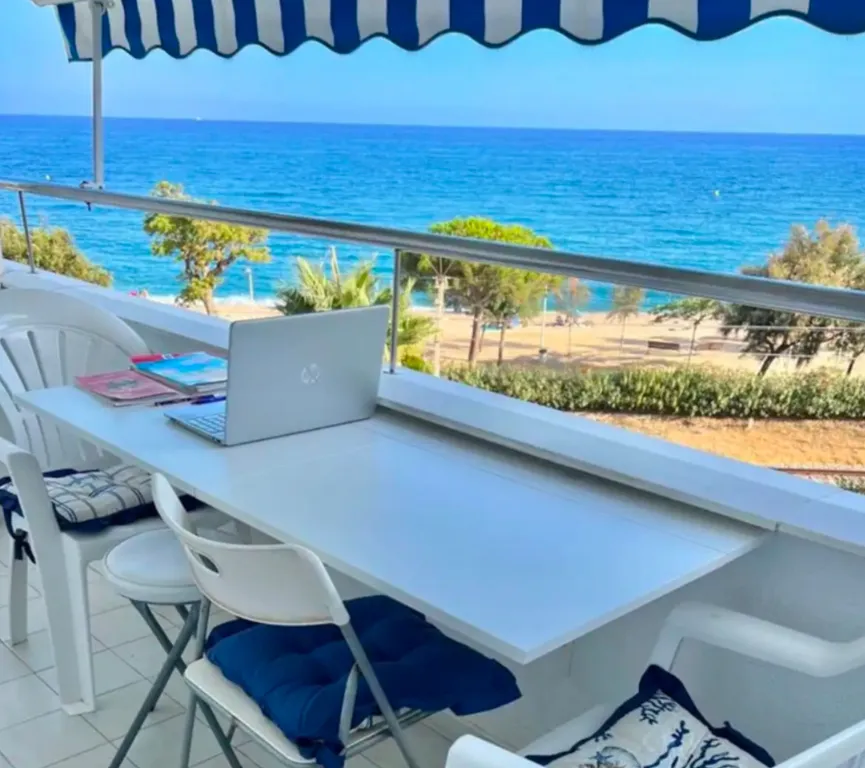 Квартира Вид на море в Испании в городе Пинеда де Мар — аренда посуточно в Барселона