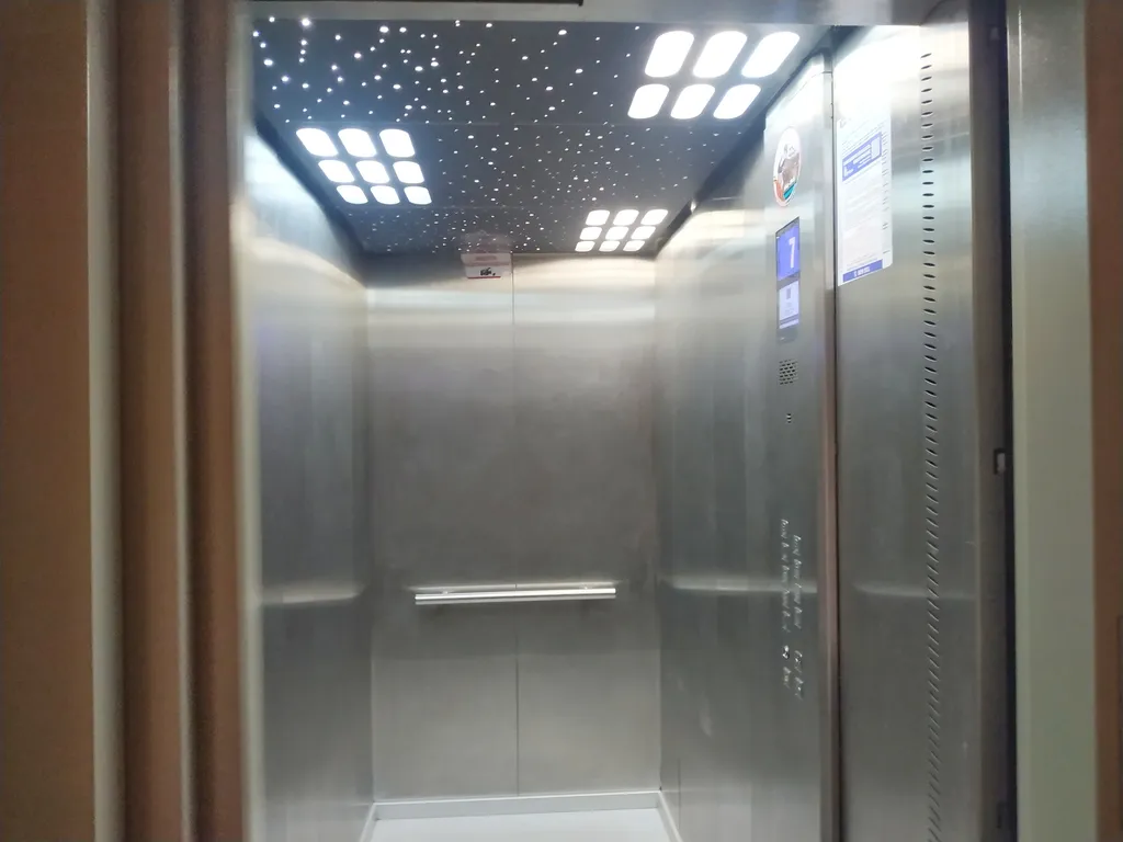 Огороженная парковка на Липовой аллее, Артиллерийская