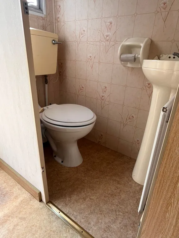 Комфортабельный дом на колесах Festival Super на берегу озера