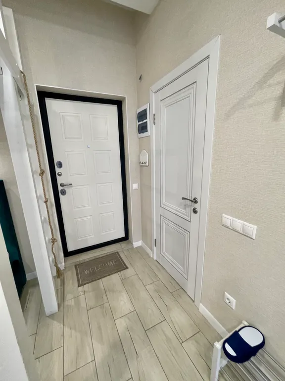 Светлая студия с панорамным окнами на горы напротив отеля Мариотт