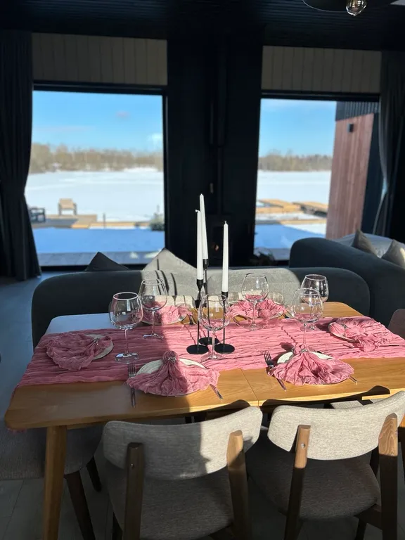 Коттедж Дом у Озера с панорамным видом, баней и чаном — Осташёво