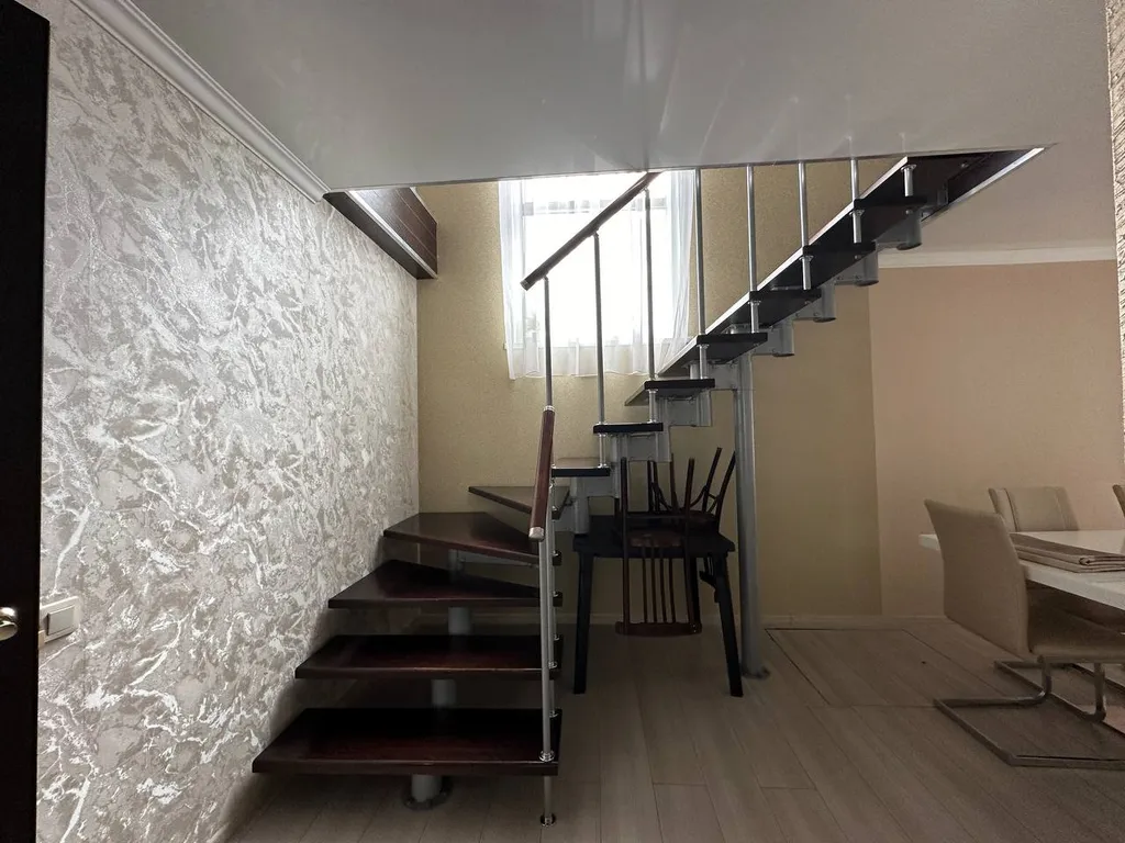 Уютный домик с бассейном в черте города