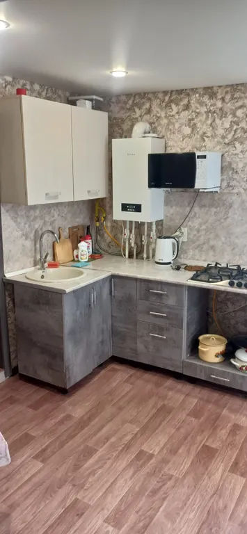 Коттедж Трёхкомнатный дом в черте города с беседкой и мангалом. — аренда посуточно в Старый Оскол