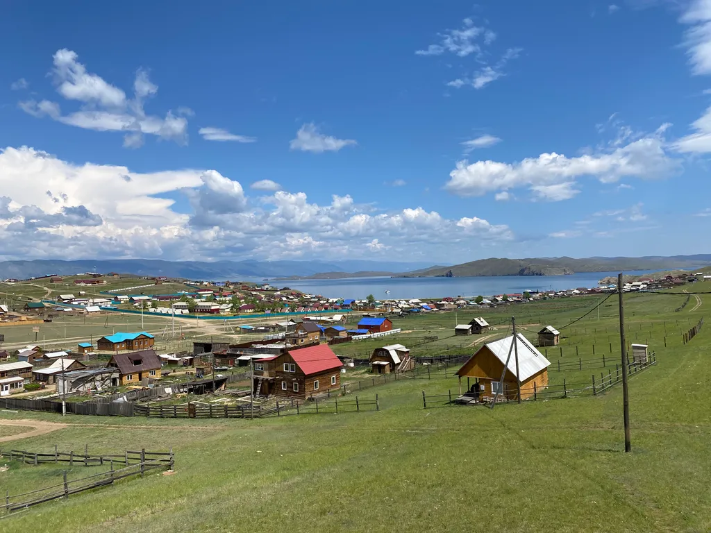 Домик с видом на Байкал и горы